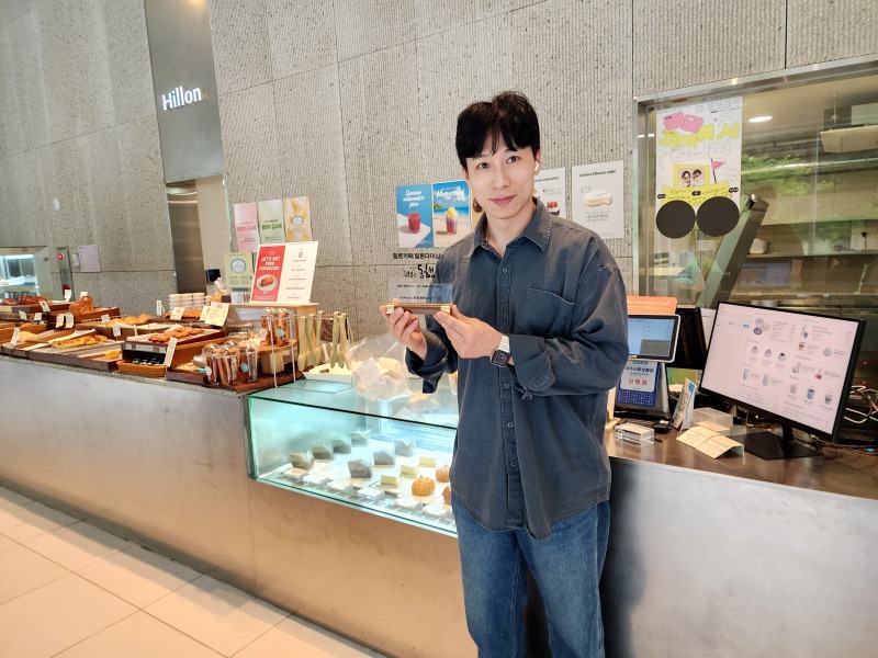 힐론 현판 수령 사진 25.5.22.jpg